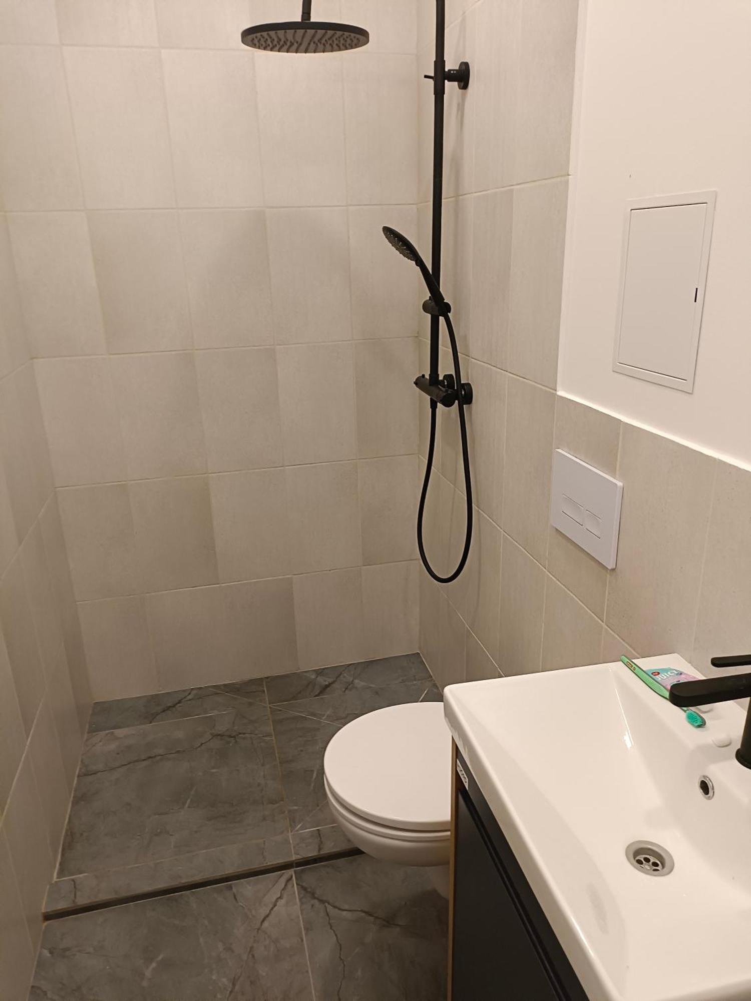 New Gray In The Center Of Appartement